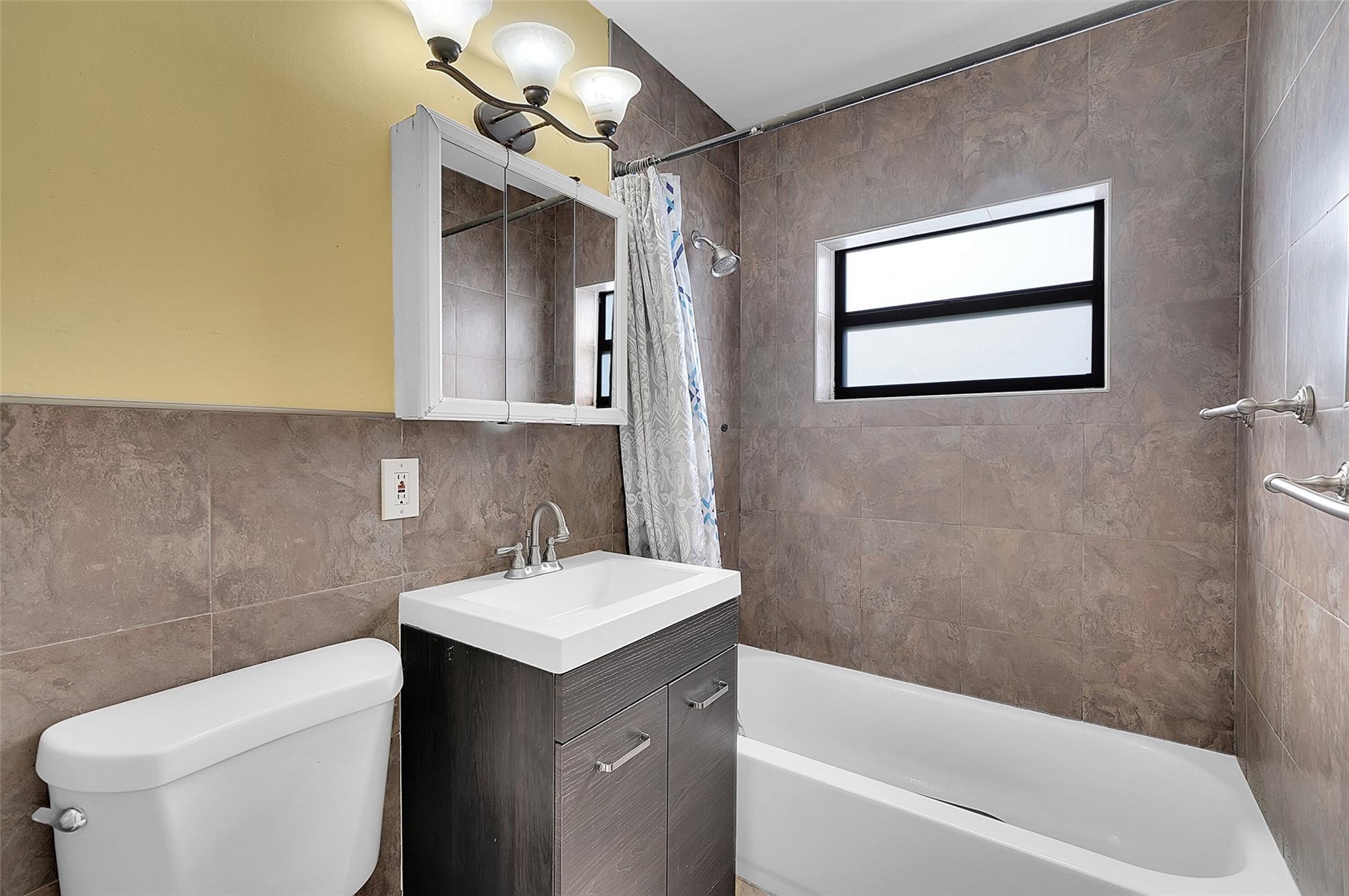 ROYAL PALMS PARK - Residential