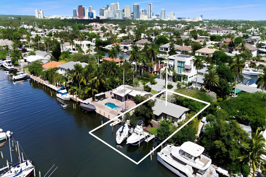 Photo of 1718 SE 14th Street, Fort Lauderdale, FL 33316 (MLS # B26063677)