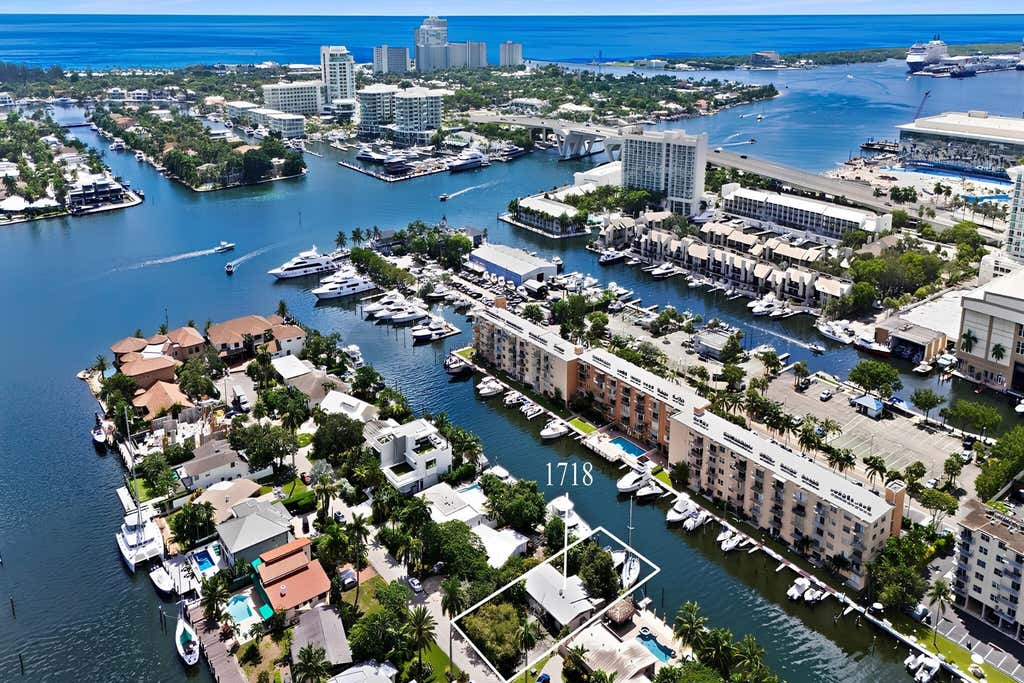 Photo of 1718 SE 14th Street, Fort Lauderdale, FL 33316 (MLS # B26063677)