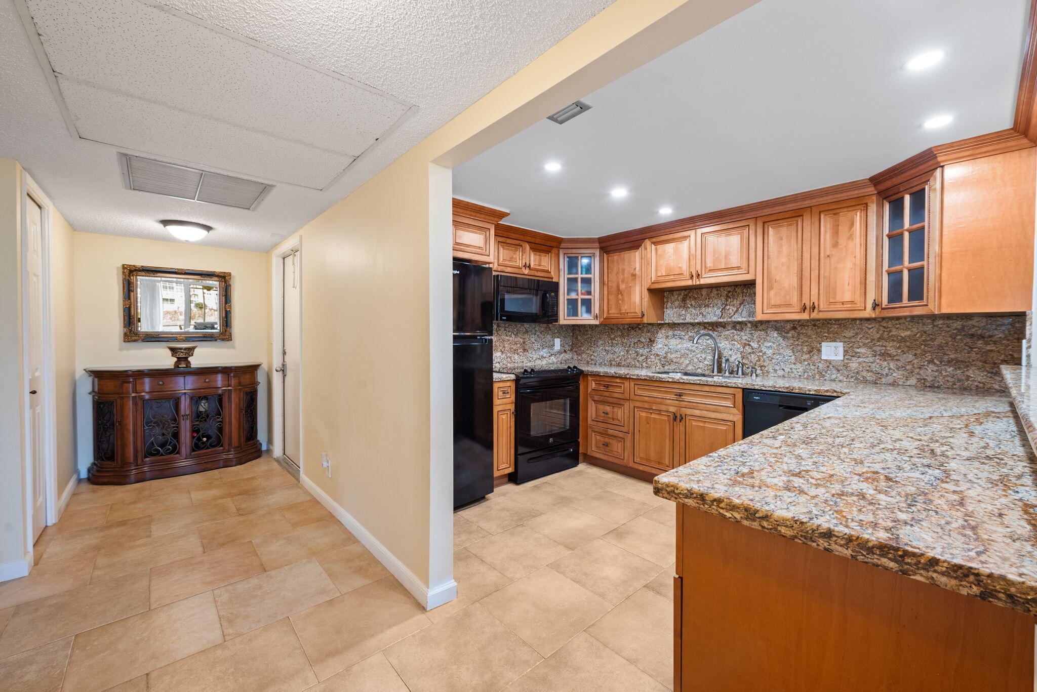 NO 27 PALM-AIRE COUNTRY CLUB - Residential