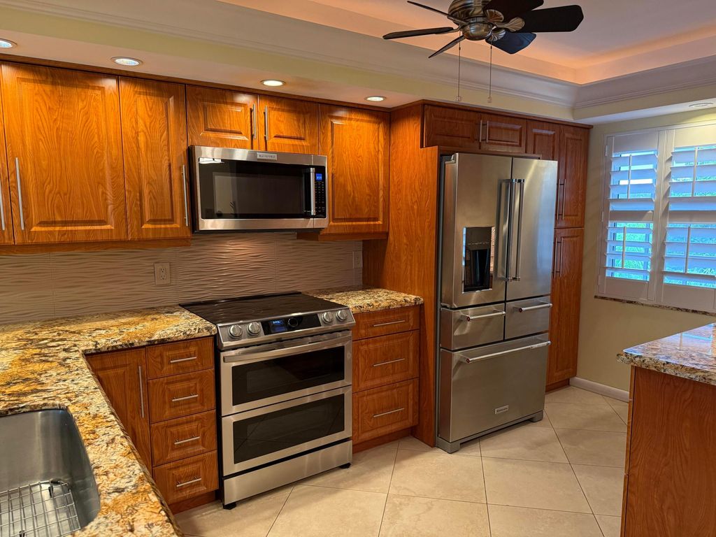 Photo of 3930 Oaks Clubhouse Drive #408, Pompano Beach, FL 33069 (MLS # R11168516)