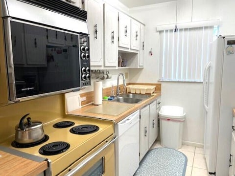Tiny photo for 1350 High Point Way Way SE #D, Delray Beach, FL 33445 (MLS # B26027047)