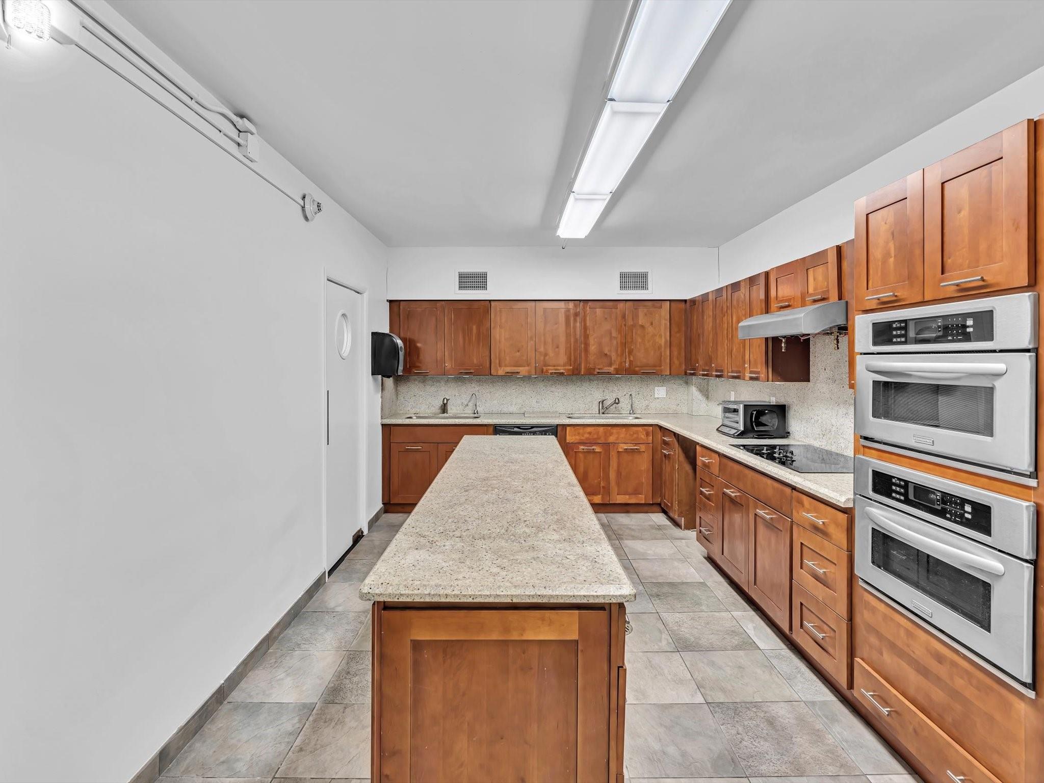 PLAZA EAST - Residential