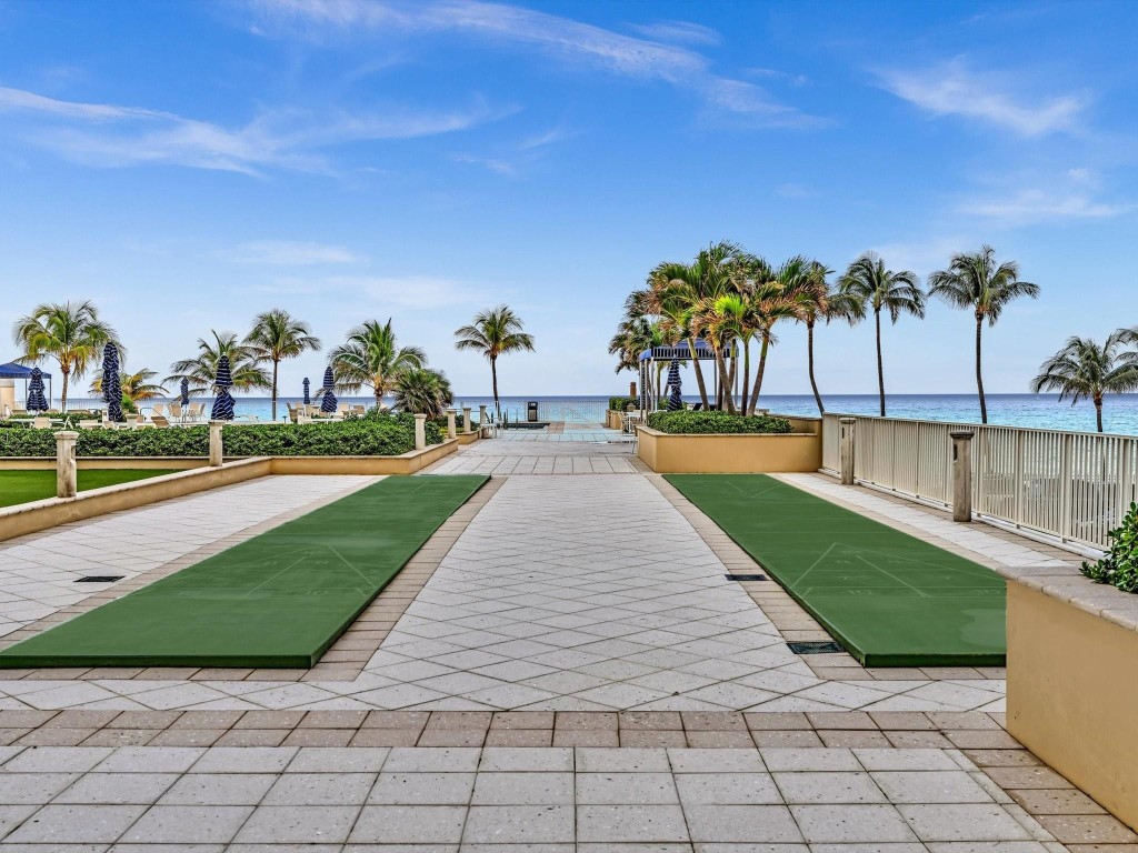 PLAZA EAST - Residential