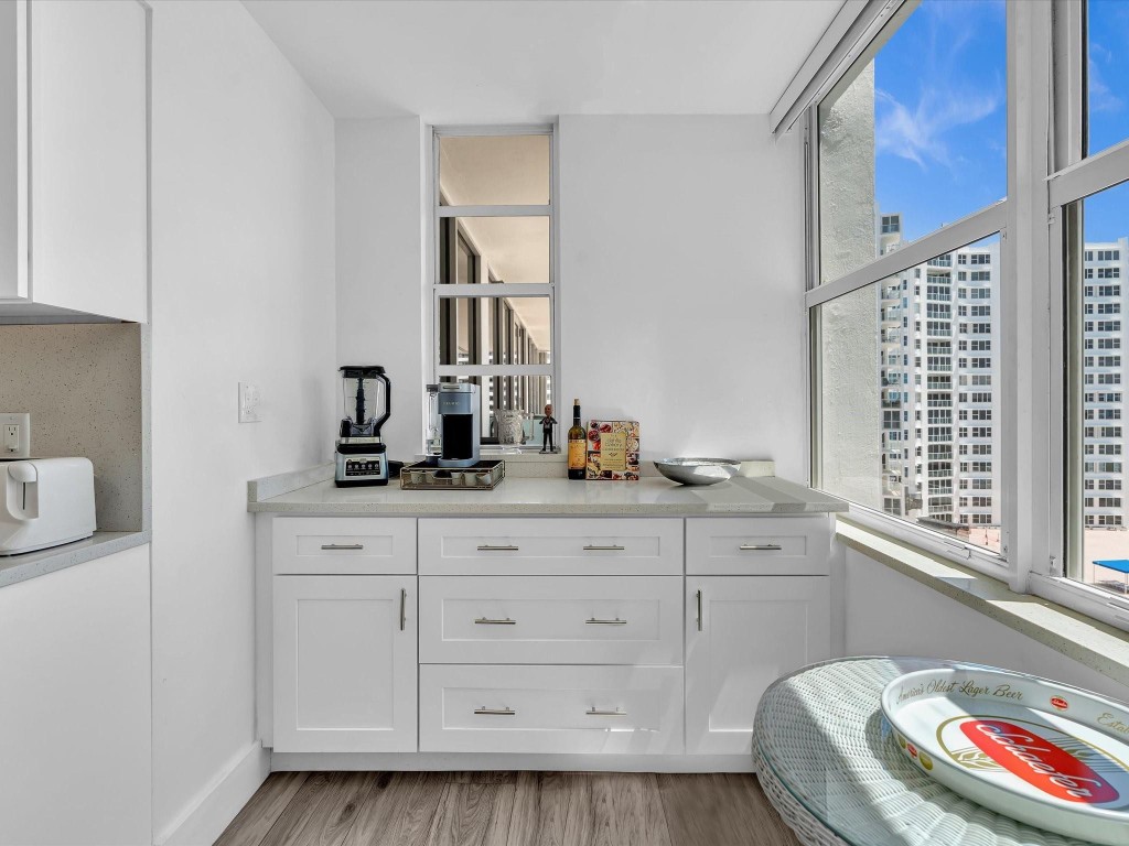 PLAZA EAST - Residential