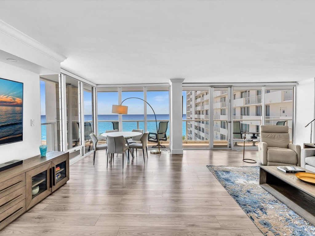 PLAZA EAST - Residential