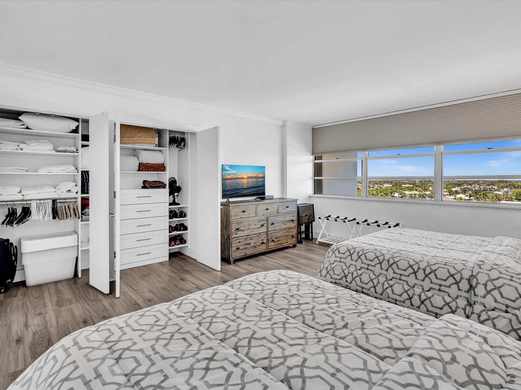 PLAZA EAST - Residential