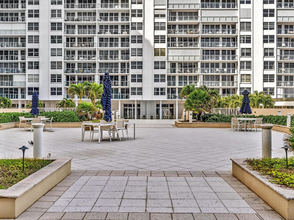 PLAZA EAST - Residential