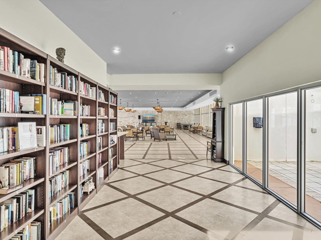 PLAZA EAST - Residential