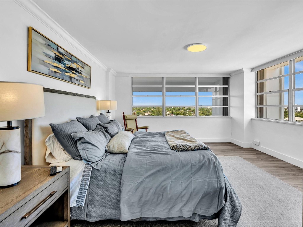 PLAZA EAST - Residential