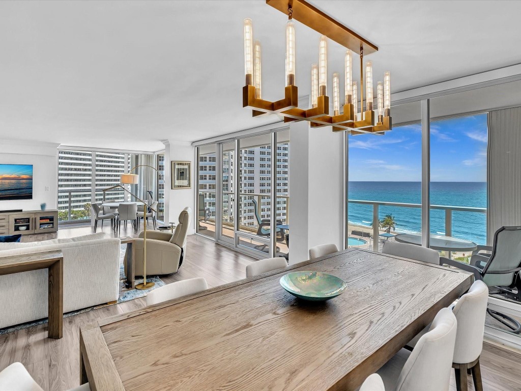 PLAZA EAST - Residential