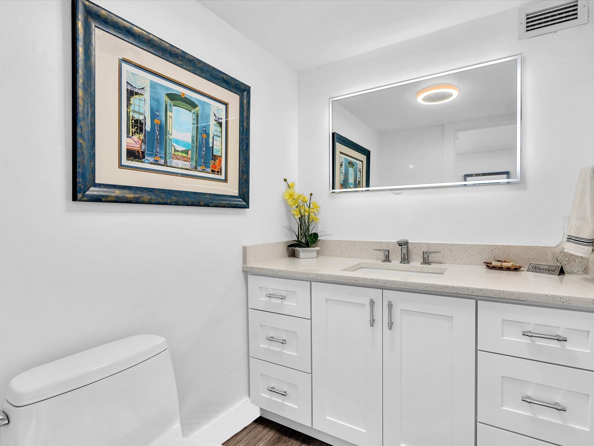 PLAZA EAST - Residential