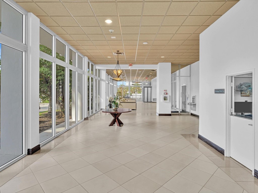 PLAZA EAST - Residential