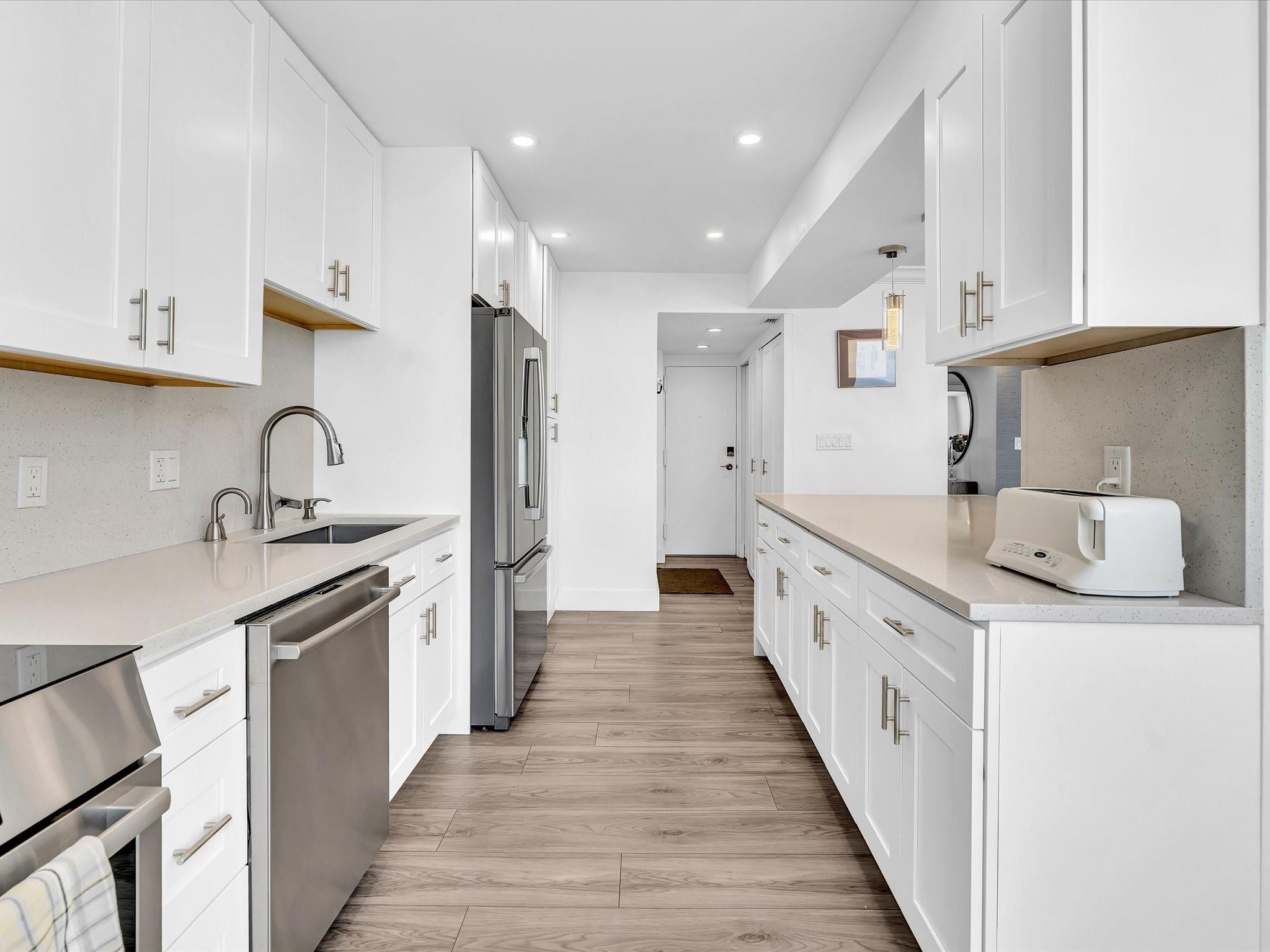 PLAZA EAST - Residential