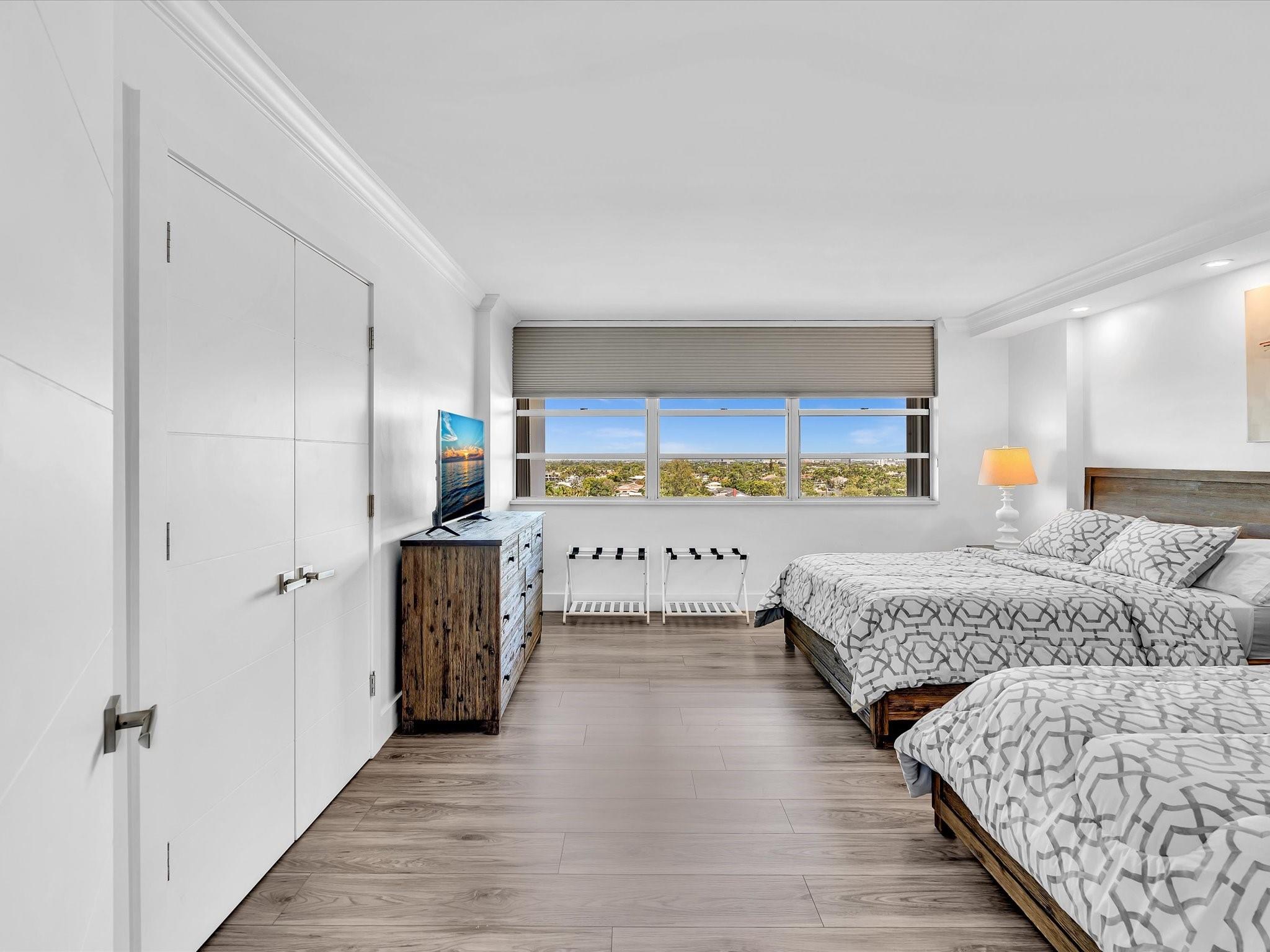 PLAZA EAST - Residential