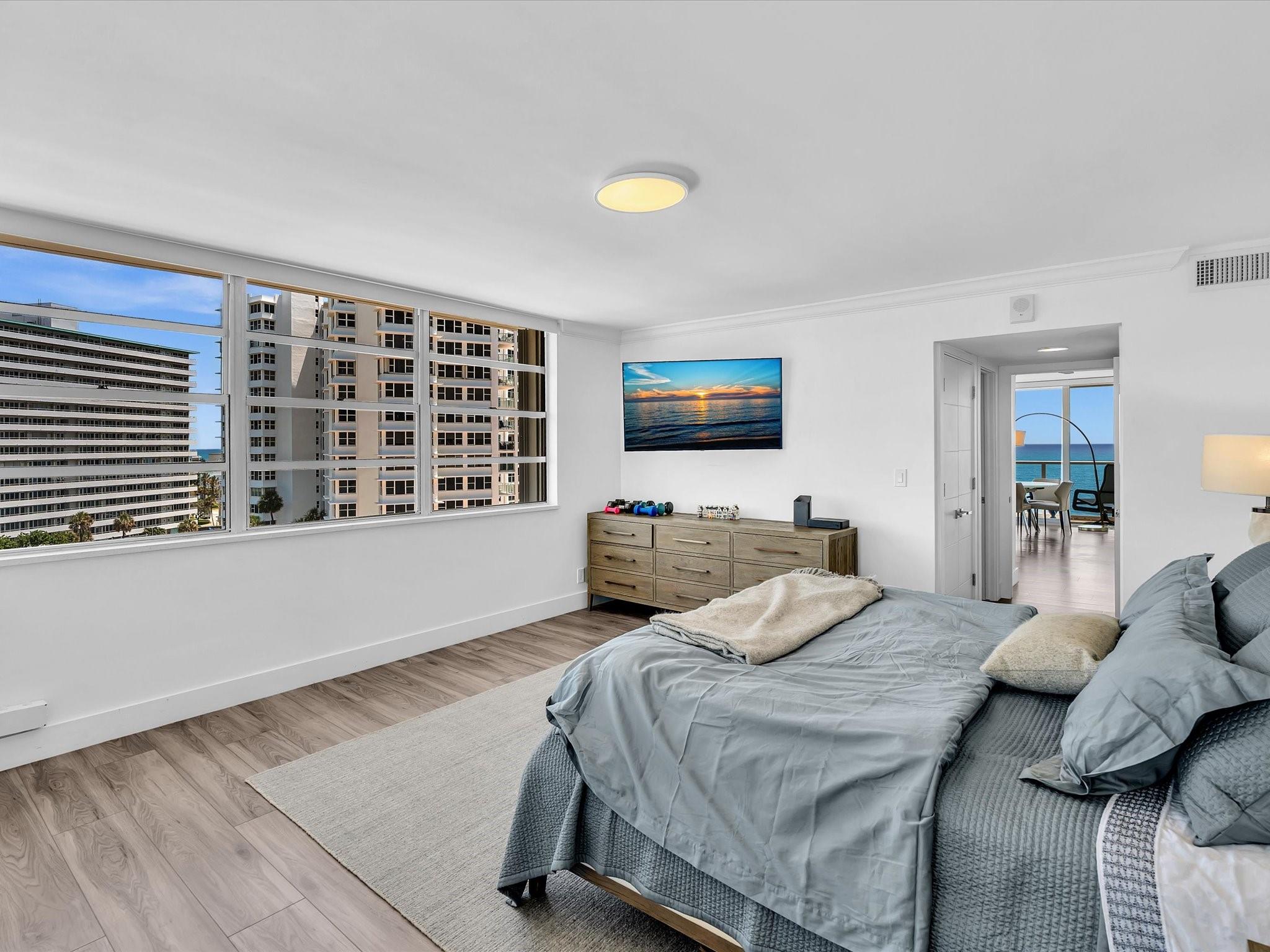 PLAZA EAST - Residential