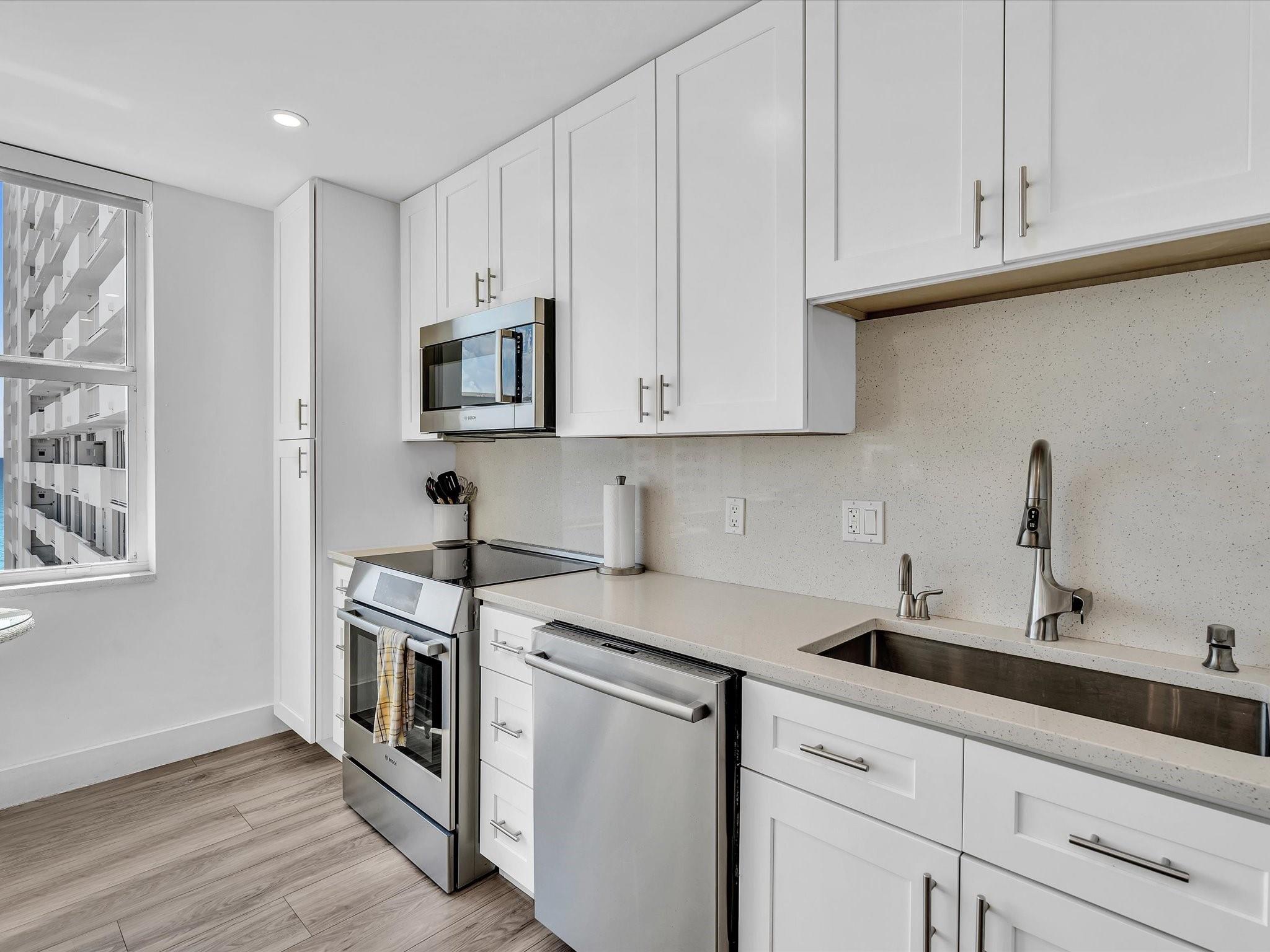 PLAZA EAST - Residential