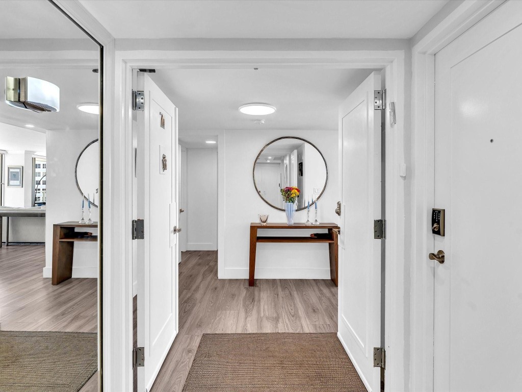 PLAZA EAST - Residential