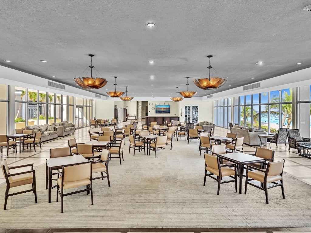 PLAZA EAST - Residential