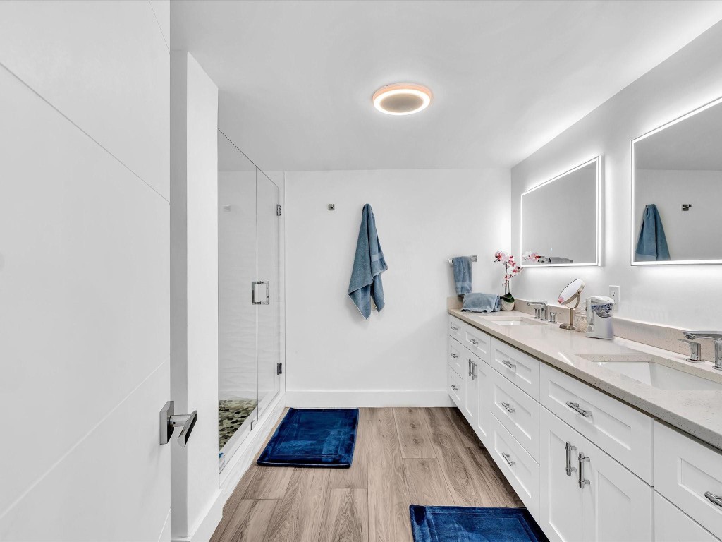 PLAZA EAST - Residential