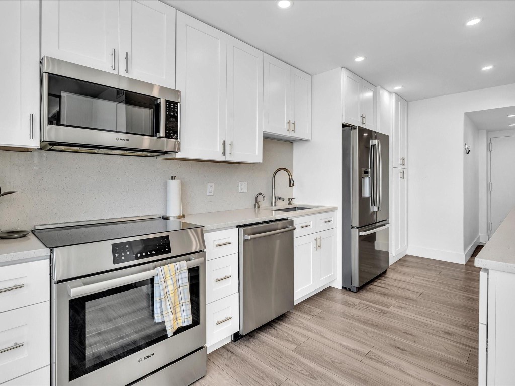 PLAZA EAST - Residential