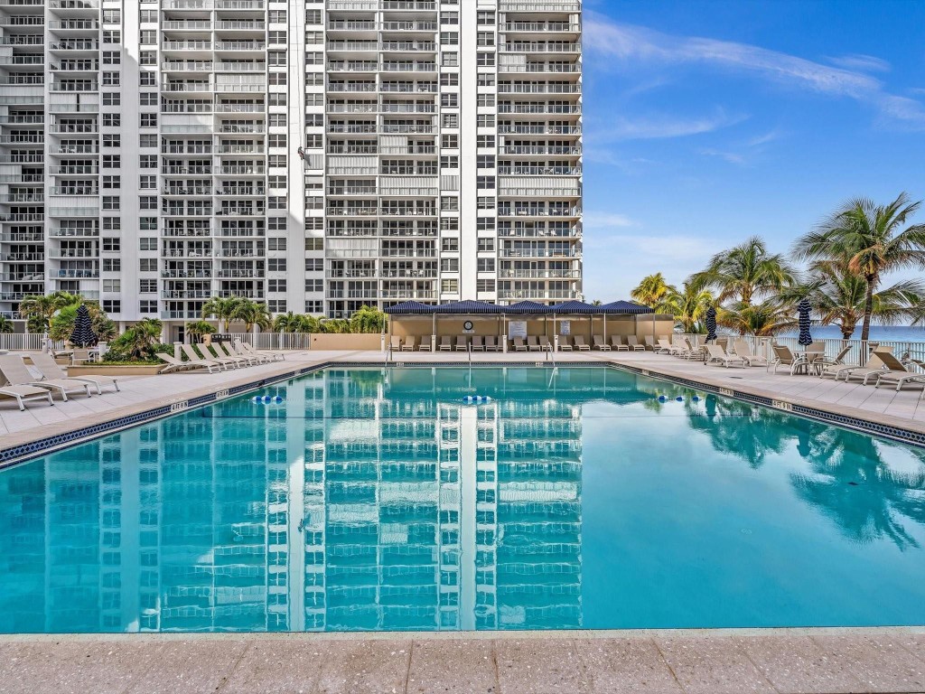 PLAZA EAST - Residential