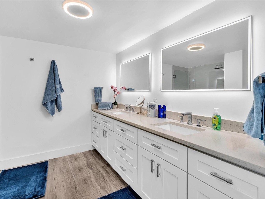 PLAZA EAST - Residential