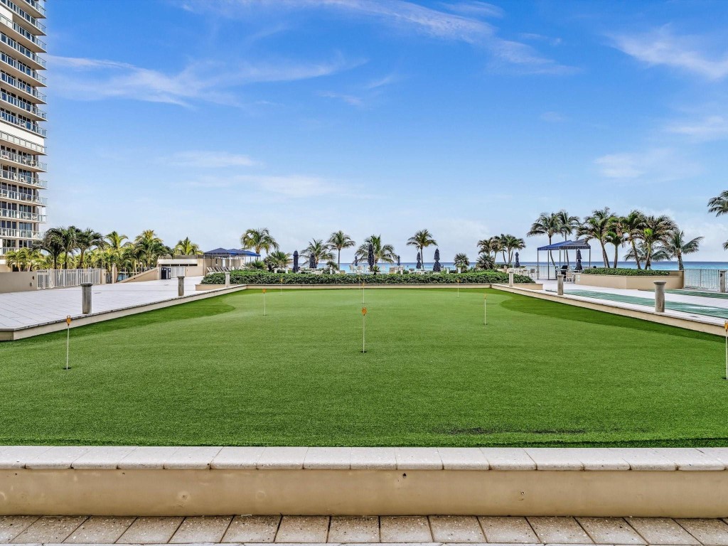 PLAZA EAST - Residential