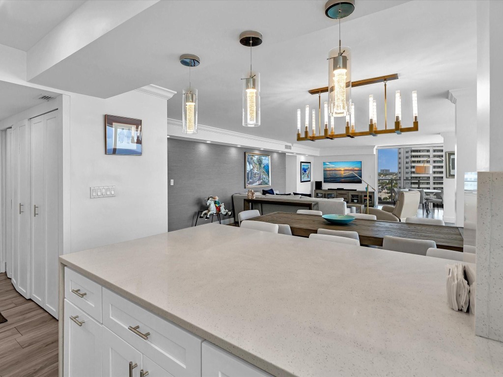 PLAZA EAST - Residential