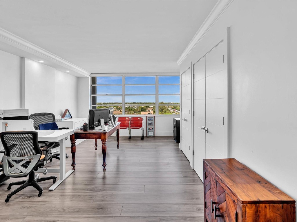 PLAZA EAST - Residential