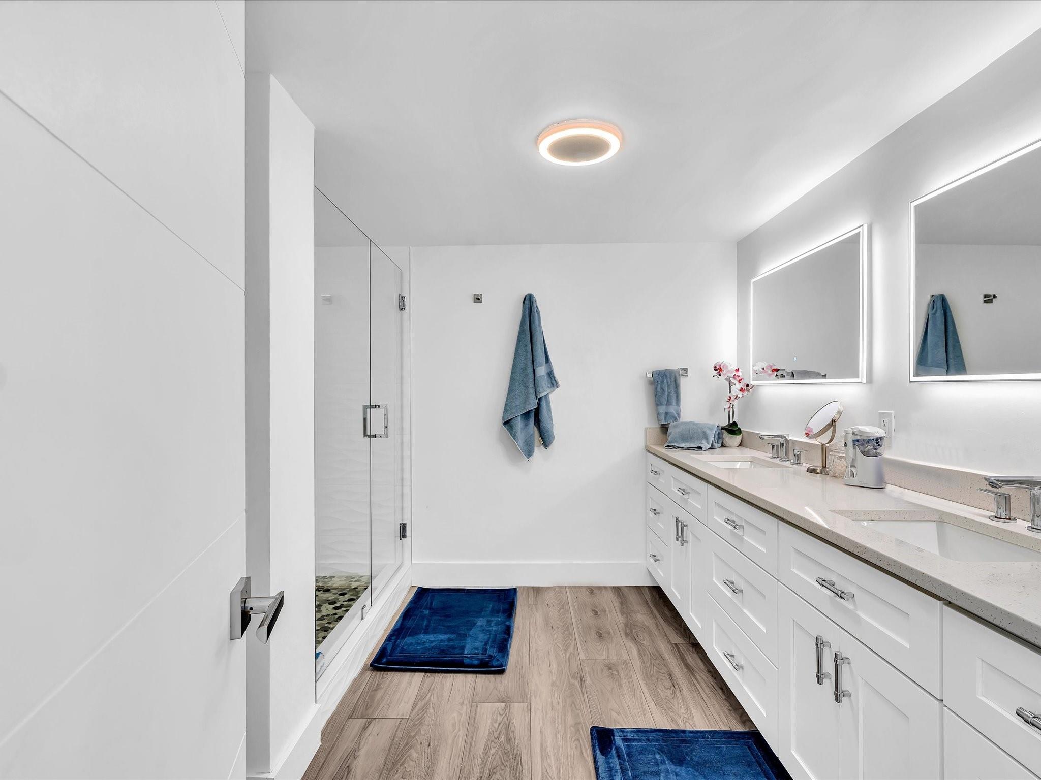 PLAZA EAST - Residential