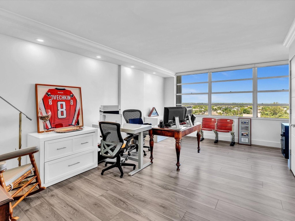 PLAZA EAST - Residential