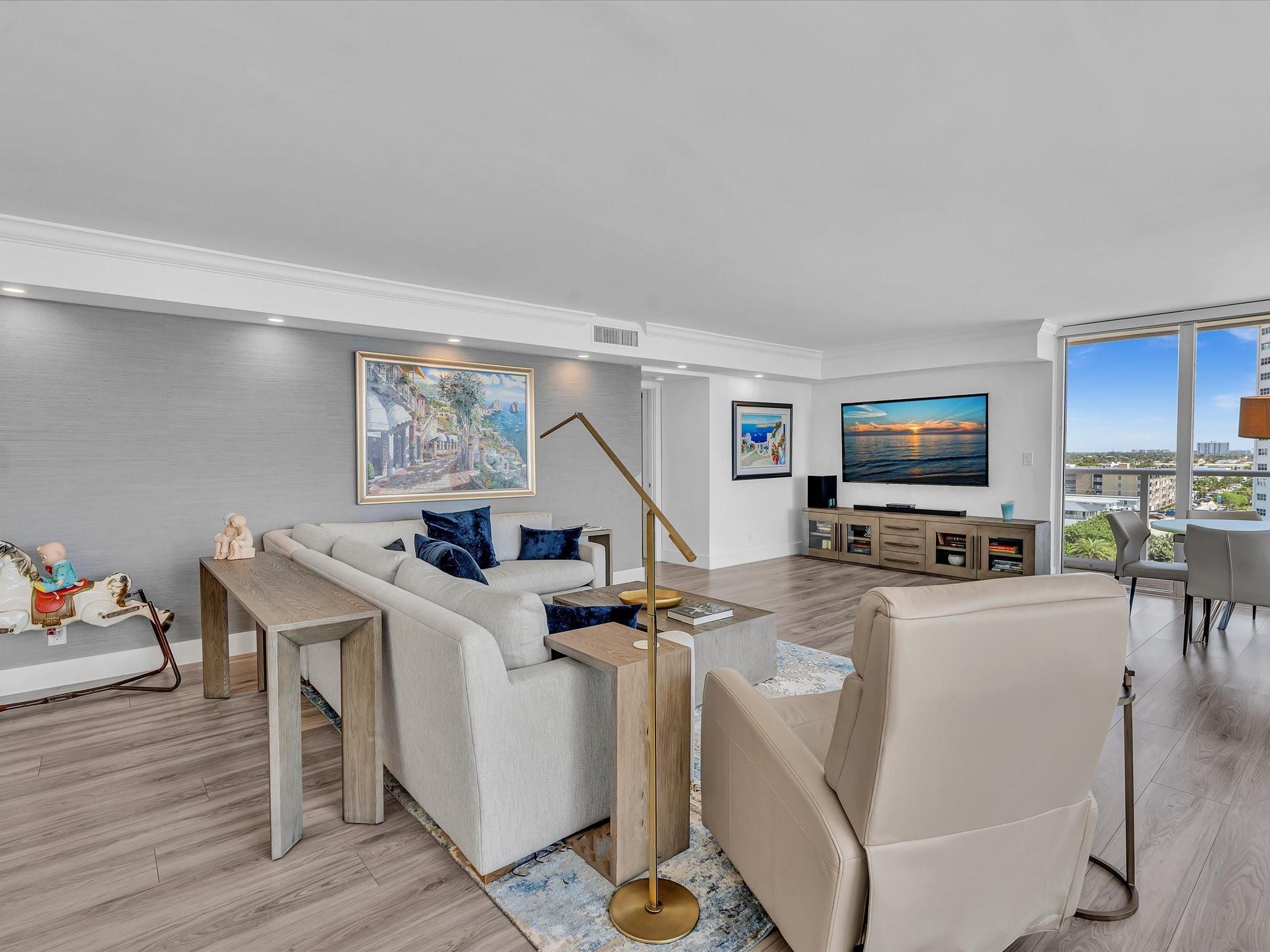 PLAZA EAST - Residential