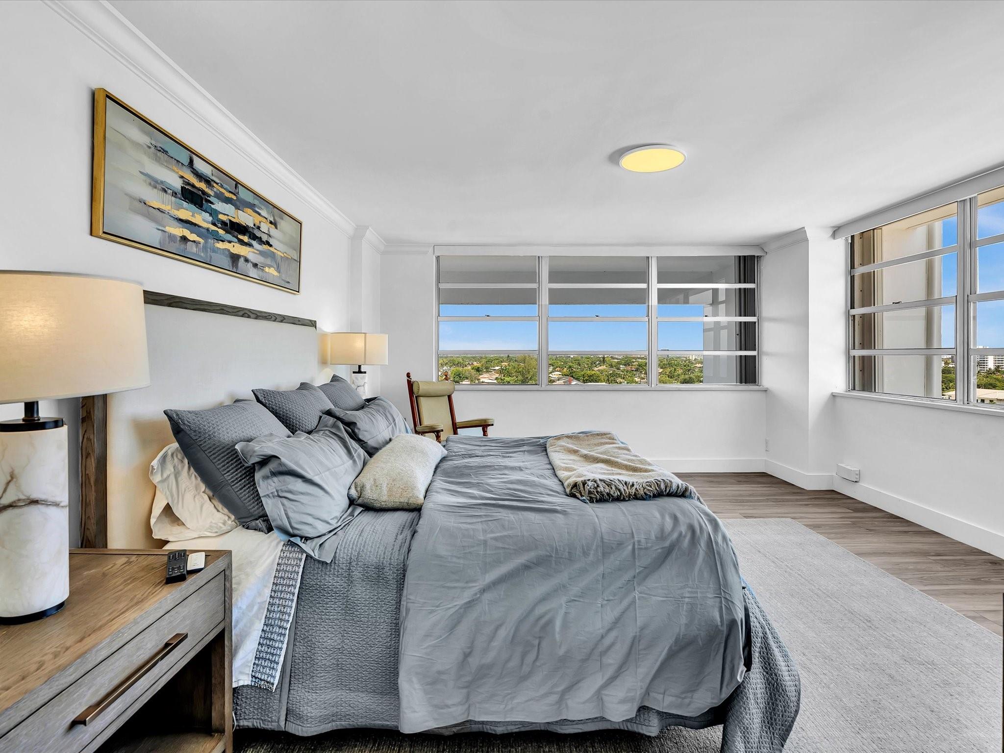 PLAZA EAST - Residential