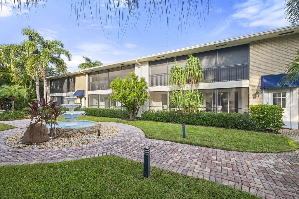 Photo of 809 NE 1st Street #3e, Delray Beach, FL 33483 (MLS # R10927731)