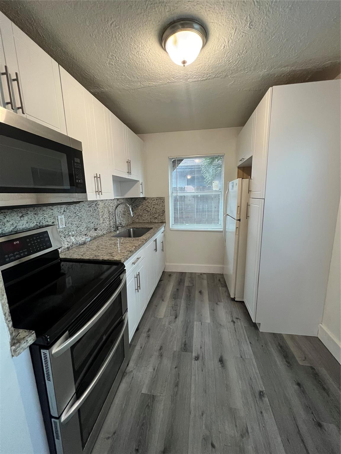 238 NW 14th St 03