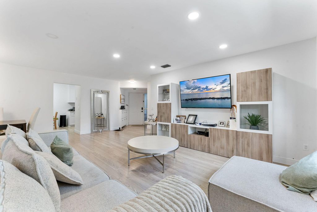 Photo of 5171 Floria Drive #H, Boynton Beach, FL 33437 (MLS # B26011929)