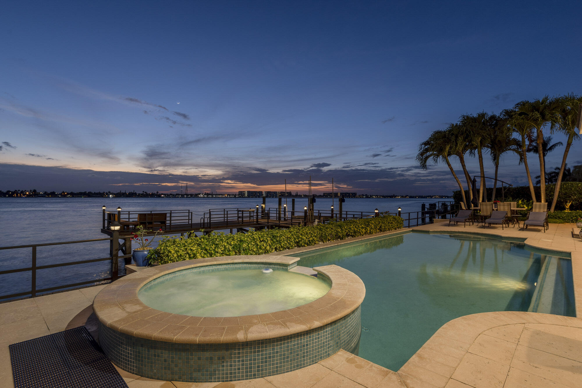 Yacht Harbor Manor - Residential