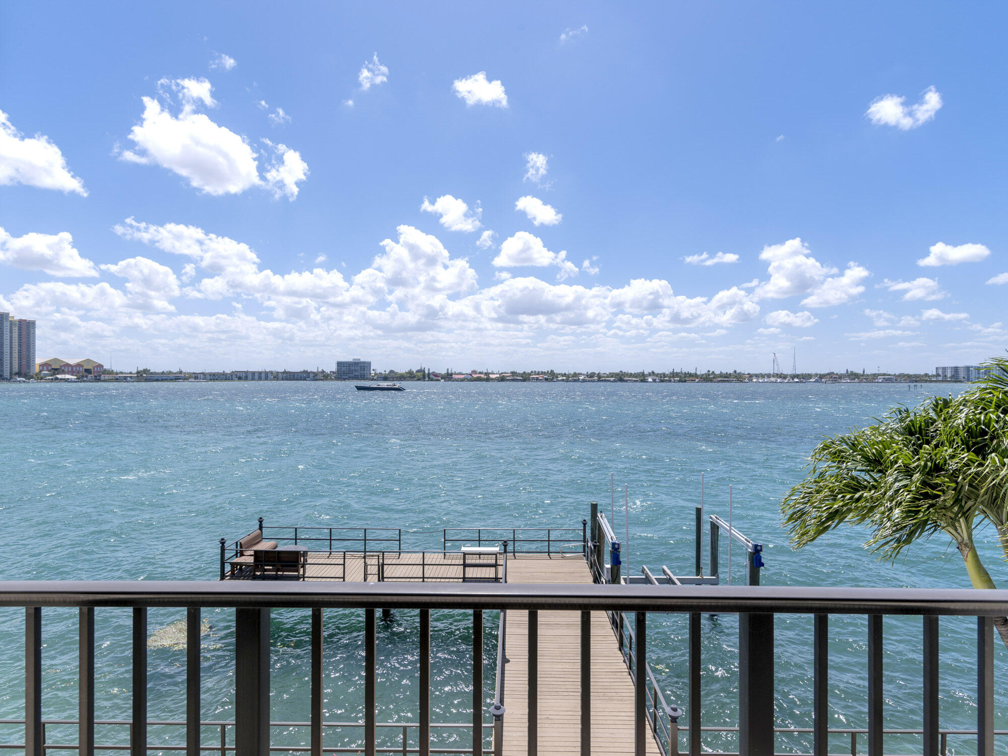 Yacht Harbor Manor - Residential