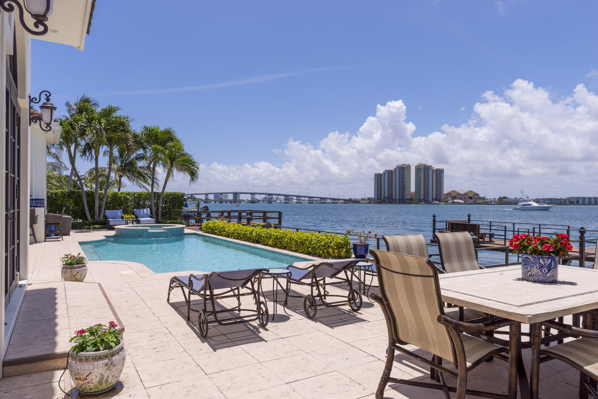 Yacht Harbor Manor - Residential