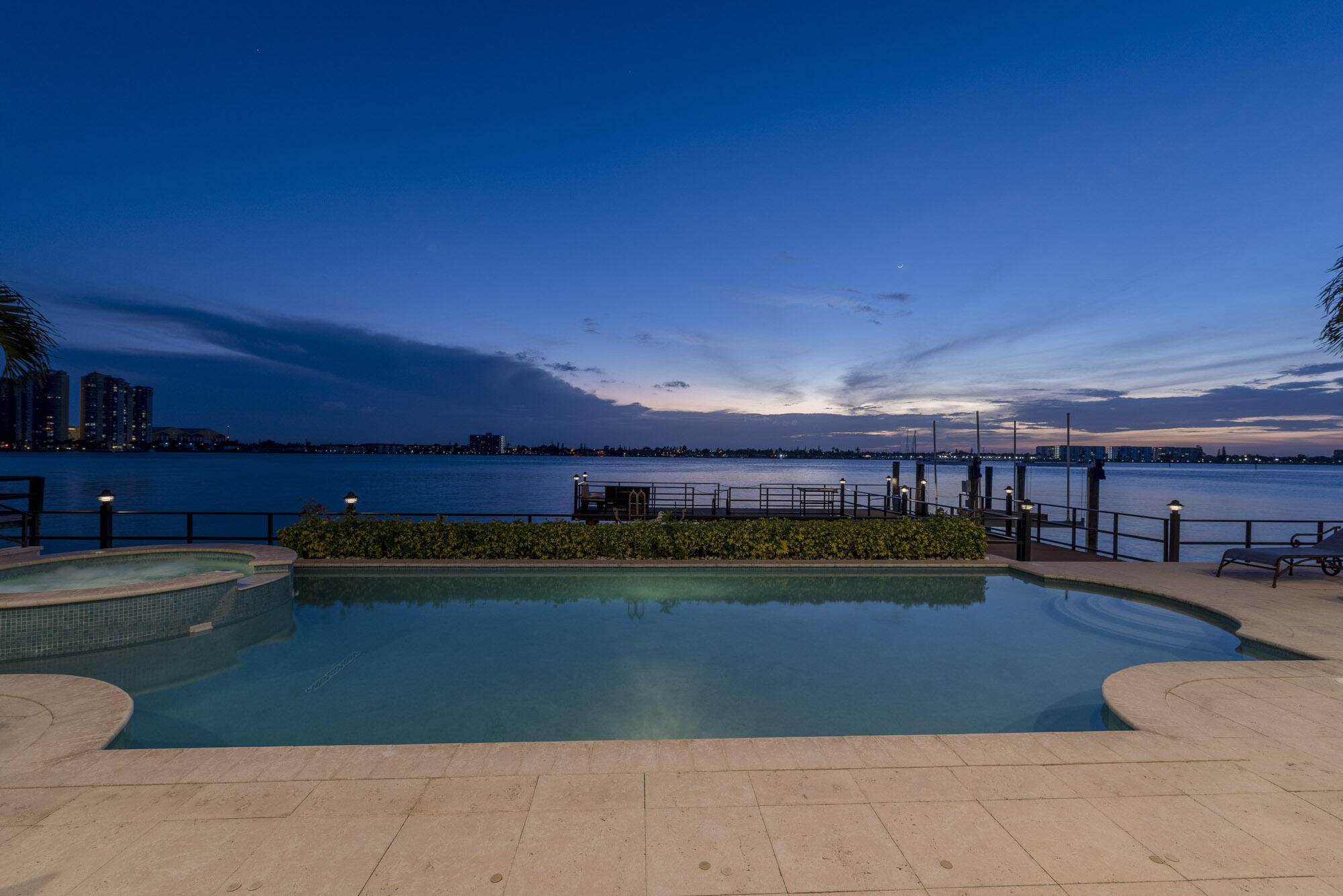 Yacht Harbor Manor - Residential