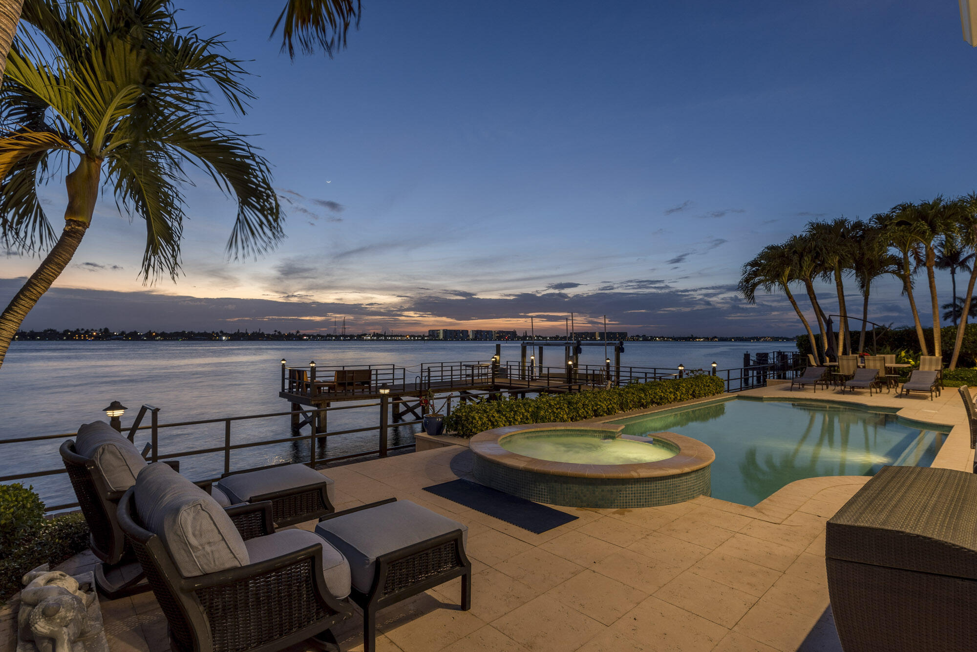 Yacht Harbor Manor - Residential