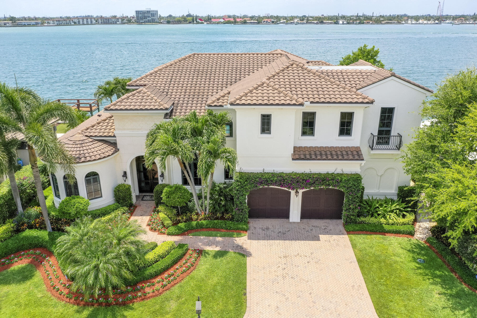 Yacht Harbor Manor - Residential