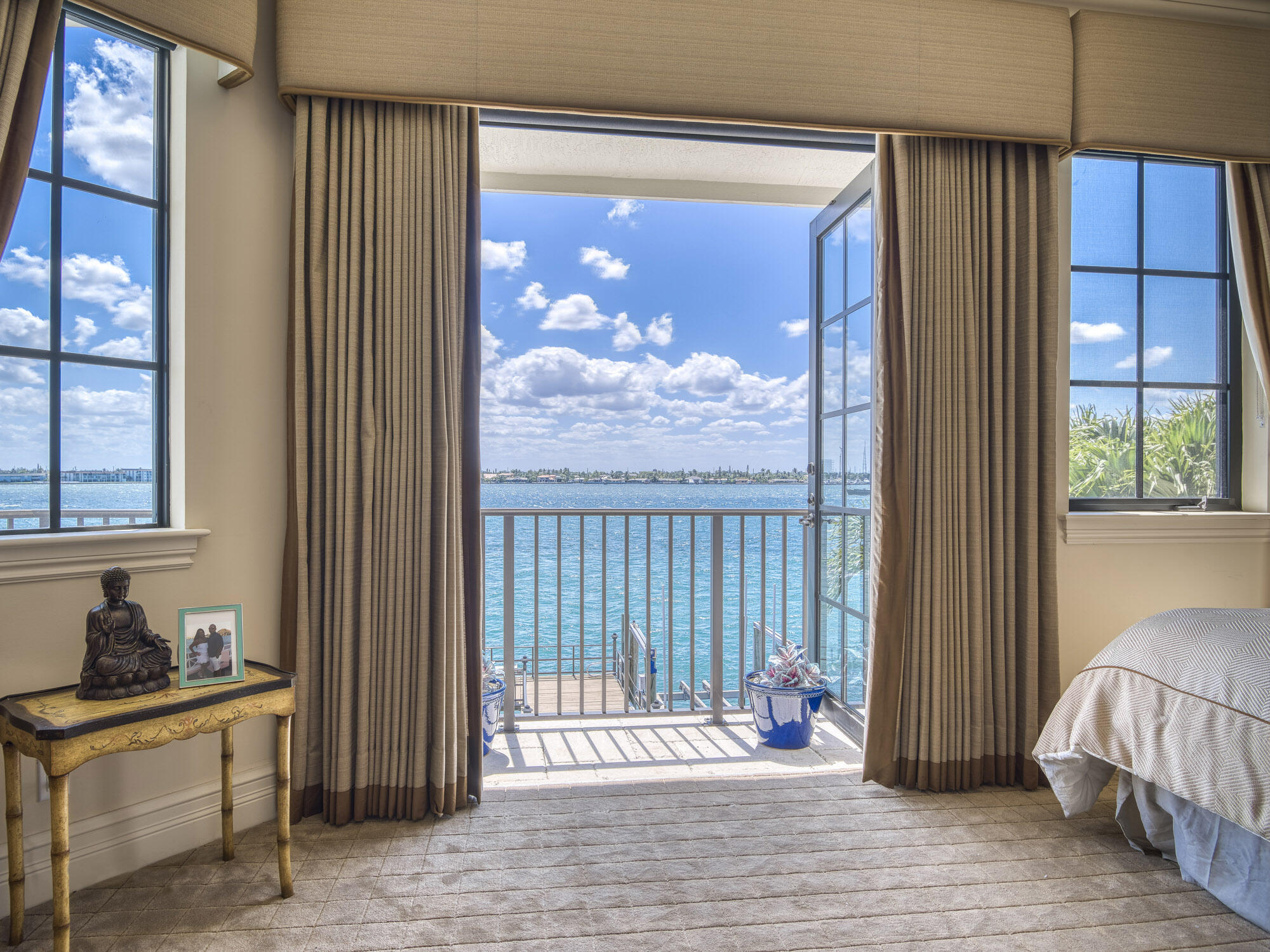 Yacht Harbor Manor - Residential