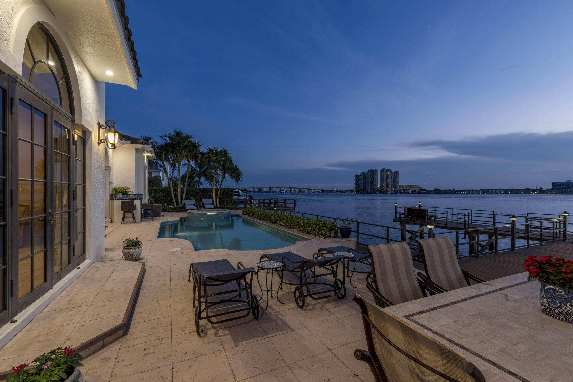 Yacht Harbor Manor - Residential