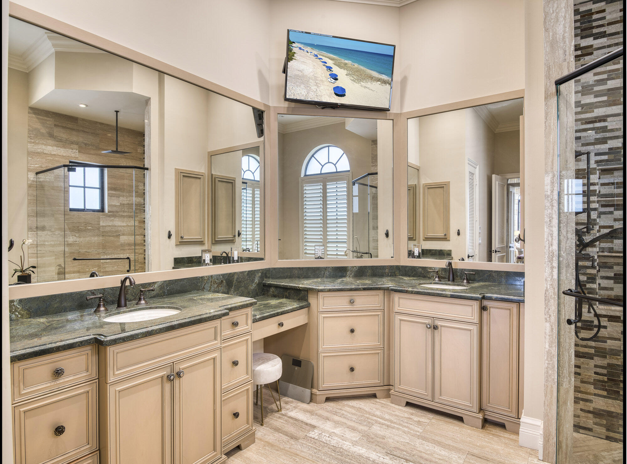 Yacht Harbor Manor - Residential