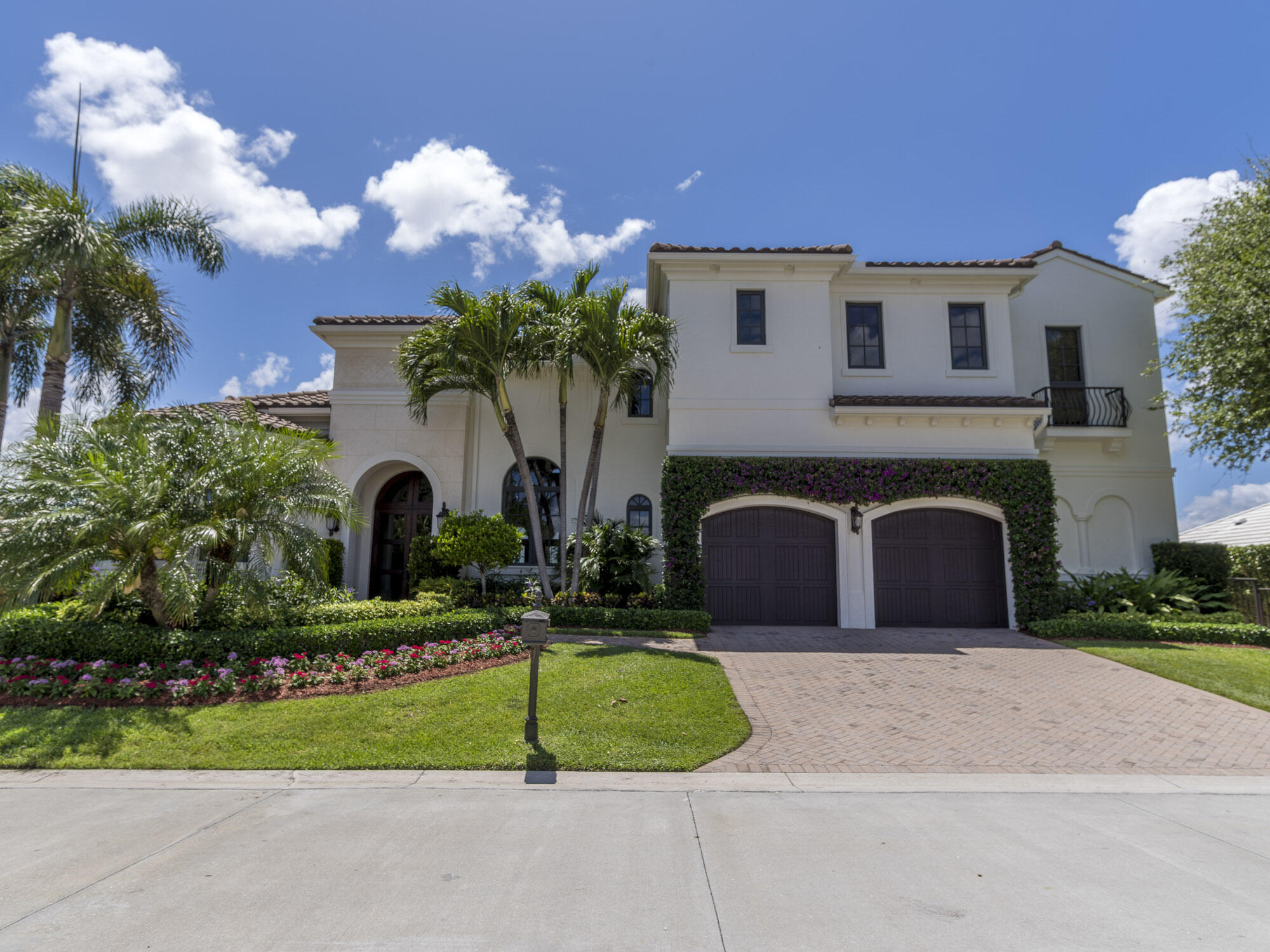 Yacht Harbor Manor - Residential