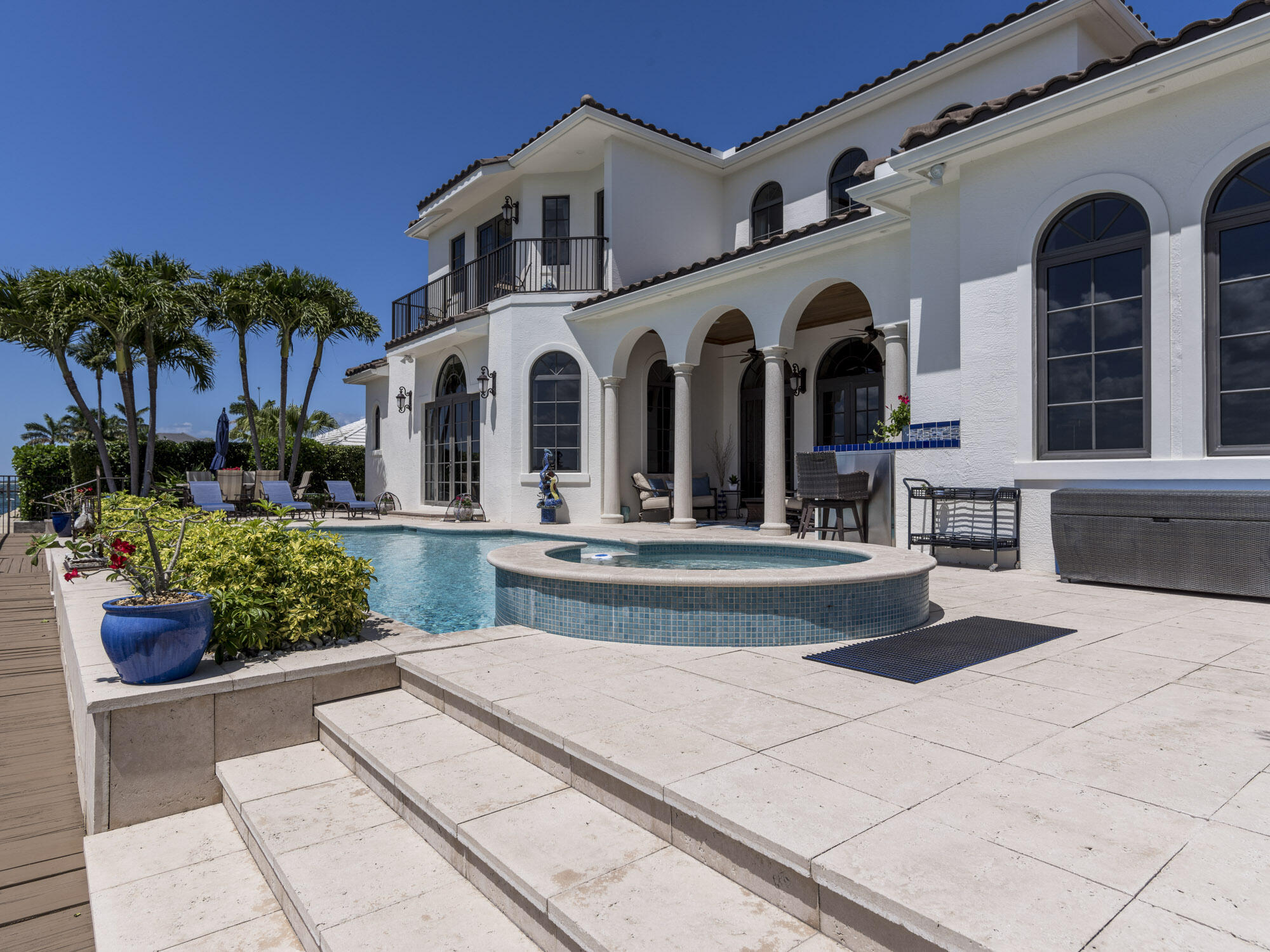 Yacht Harbor Manor - Residential