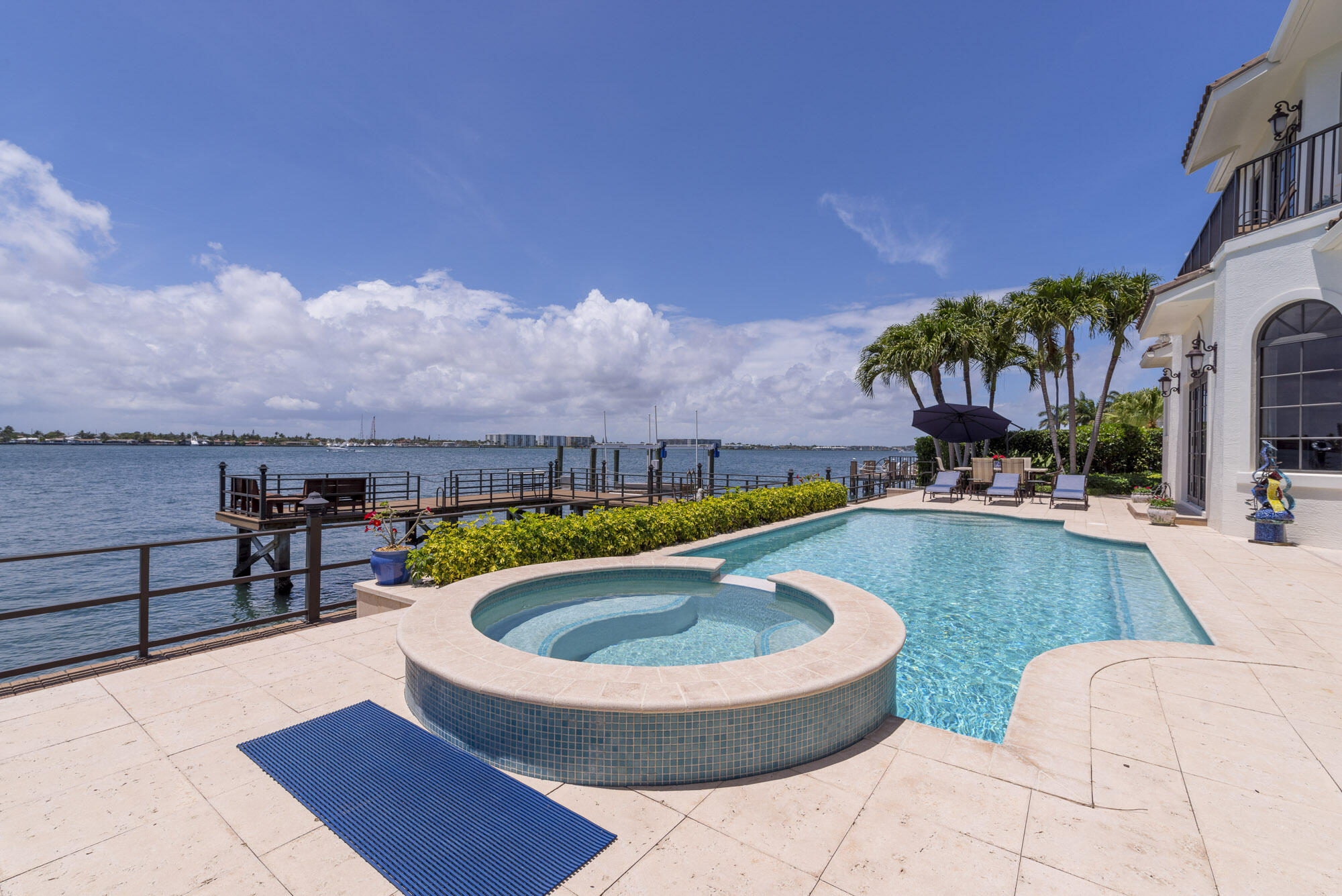 Yacht Harbor Manor - Residential