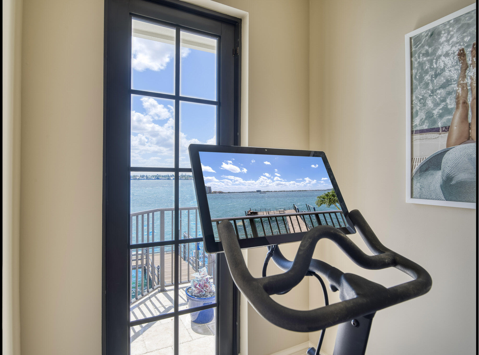 Yacht Harbor Manor - Residential